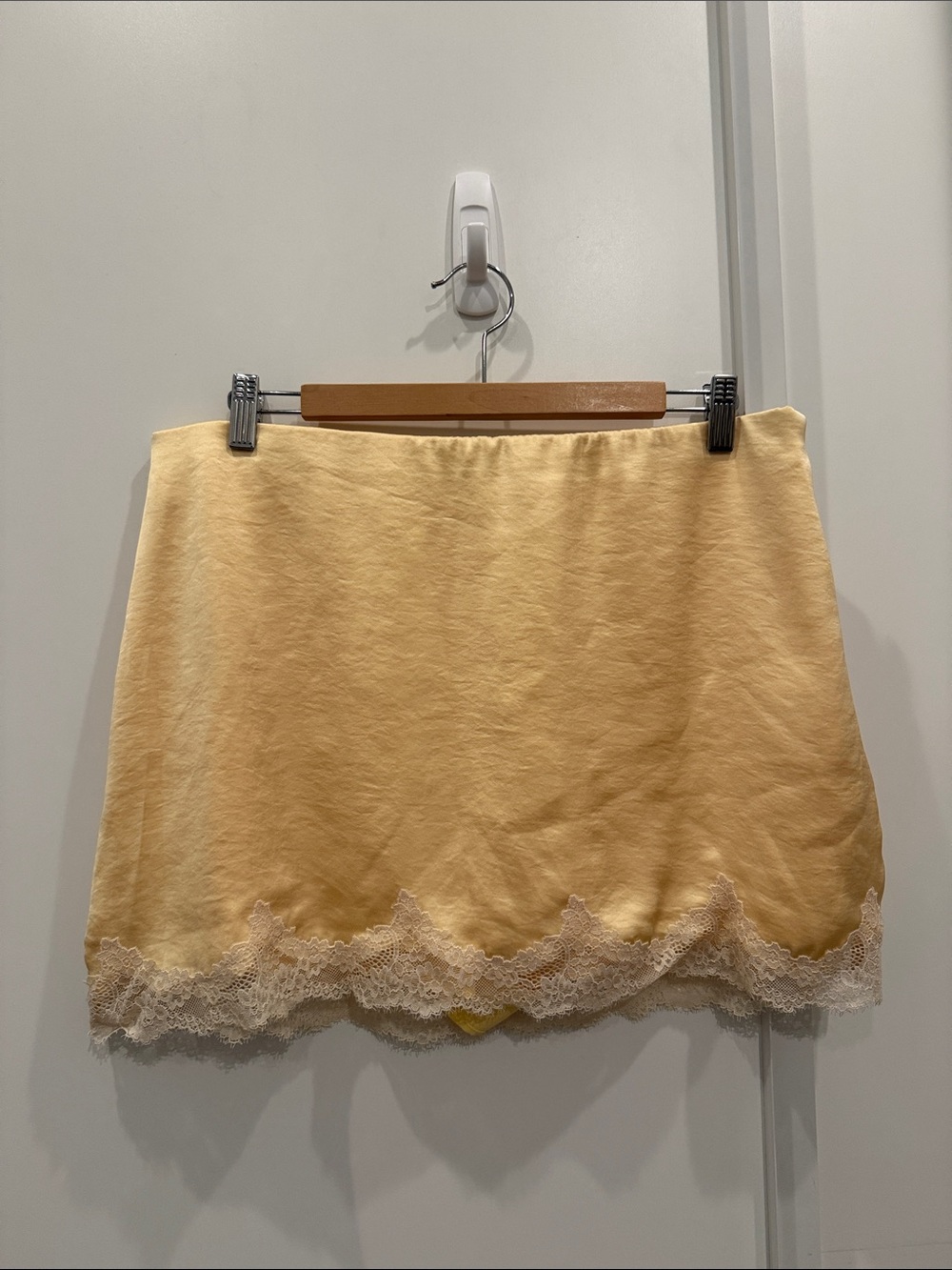 Abercrombie & Fitch Yellow Silky Skort